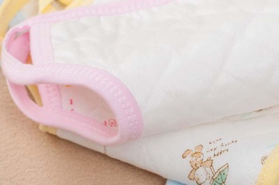 【批發(fā)嬰幼兒生態(tài)棉方型口水巾夏款 南極棉防水圍嘴 系帶圍兜】?jī)r(jià)格,廠家,圖片,嬰兒服裝服飾,邵陽縣五峰鋪鎮(zhèn)希希童裝廠-