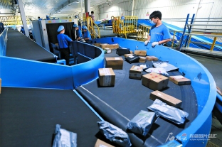 推進全區日用品貿易高質量發展，扎實落實“六穩”“六保”任務